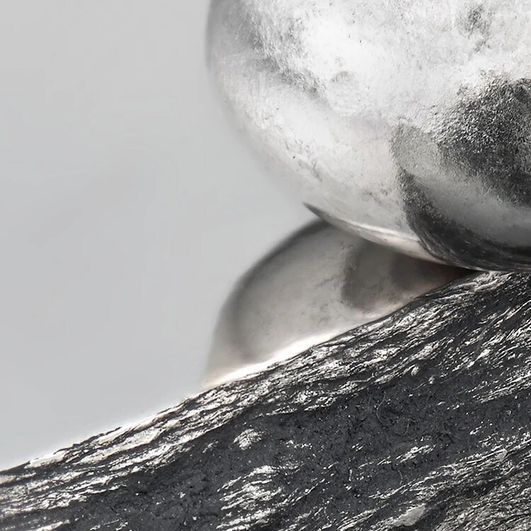 By operating its own exclusive foundry, Rolex has the unrivalled ability to cast the highest quality 18 ct gold alloys. According to the proportion of silver, copper, platinum or palladium added, different types of 18 ct gold are obtained: yellow, pink or white. They are made with only the purest metals and meticulously inspected in an in-house laboratory with state-of-the-art equipment, before the gold is formed and shaped with the same painstaking attention to quality. Rolex's commitment to excellence begins at the source.