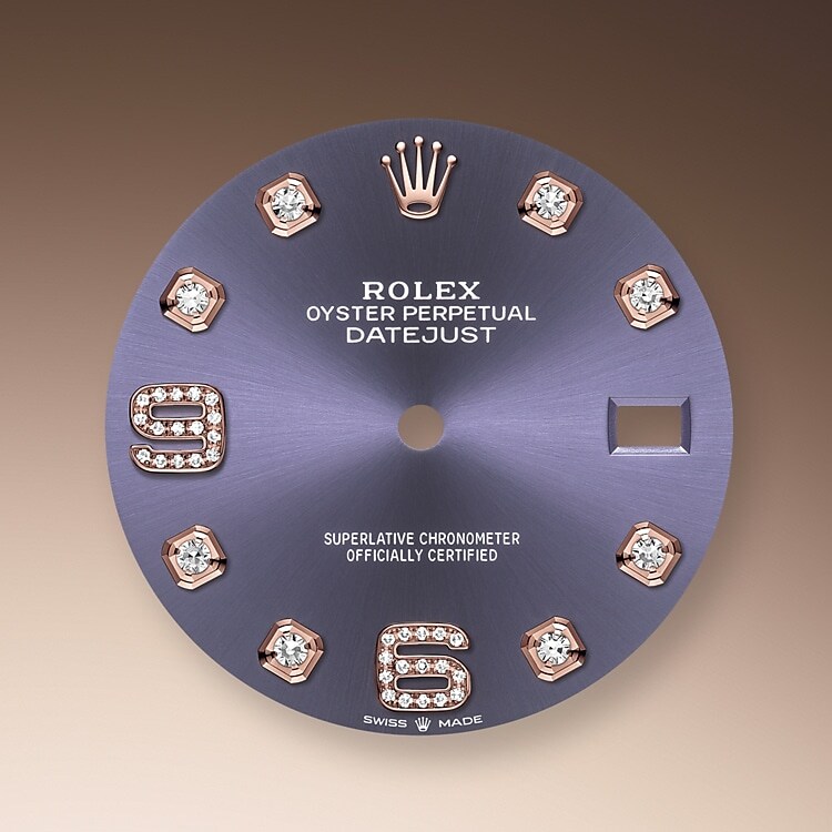 Der Radialschliff auf den Rolex Zifferblättern ist in der Uhrmacherei ein bevorzugtes Verfahren, um Farbe mit einem intensiven Metallton auf das Zifferblatt aufzubringen, wie es bei Silbergrau, Rhodium und Ruthenium der Fall ist.