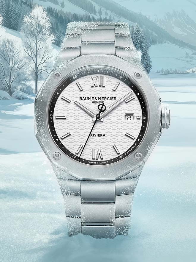 Baume & Mercier Clifton Baumatic am Handgelenk einer Frau 