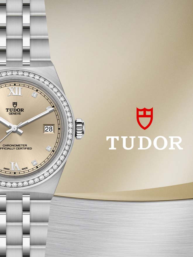 TUDOR Royal vor silber- und goldfarbenem Hintergrund