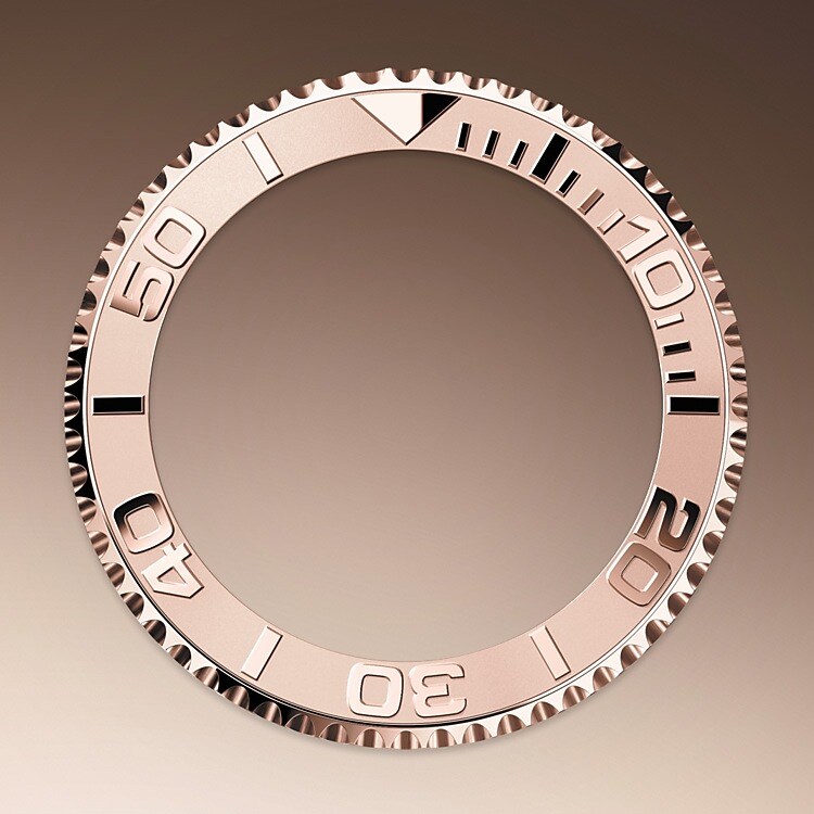 The Yacht-Master’s bidirectional rotatable 60-minute graduated bezel is made entirely from precious metals or fitted with a Cerachrom insert in high-tech ceramic. The raised polished numerals and graduations stand out clearly against a matt, sand-blasted background. This functional bezel – which allows the wearer to calculate, for example, the sailing time between two buoys – is also a key component in the model’s distinctive visual identity.