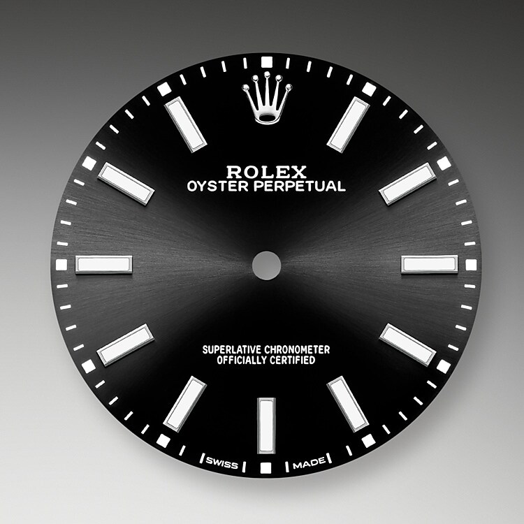 Der Radialschliff auf den Rolex Zifferblättern ist in der Uhrmacherei ein bevorzugtes Verfahren, um Farbe mit einem intensiven Metallton auf das Zifferblatt aufzubringen, wie es bei Silbergrau, Rhodium und Ruthenium der Fall ist.