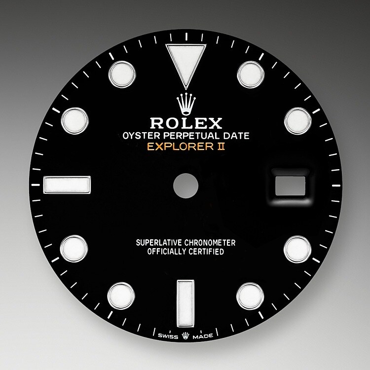 The Explorer II features a date display, an additional orange 24-hour hand and a fixed bezel with 24-hour graduations, enabling day to be distinguished from night. It became the watch of choice for speleologists, volcanologists and polar explorers. Its hour markers and hands feature a highly-legible Chromalight display with long-lasting blue luminescence.