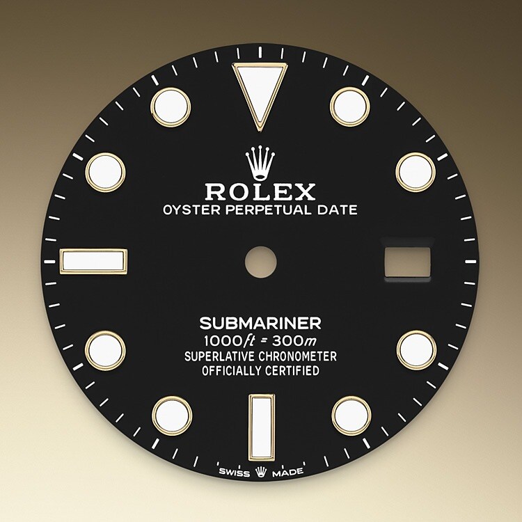 The dial’s luminescent Chromalight display is an innovation that improved visibility in dark environments, an essential feature for divers. Hour markers in simple shapes – triangles, circles, rectangles – and broad hour and minute hands enable instant and reliable reading to prevent any risk of confusion underwater.
