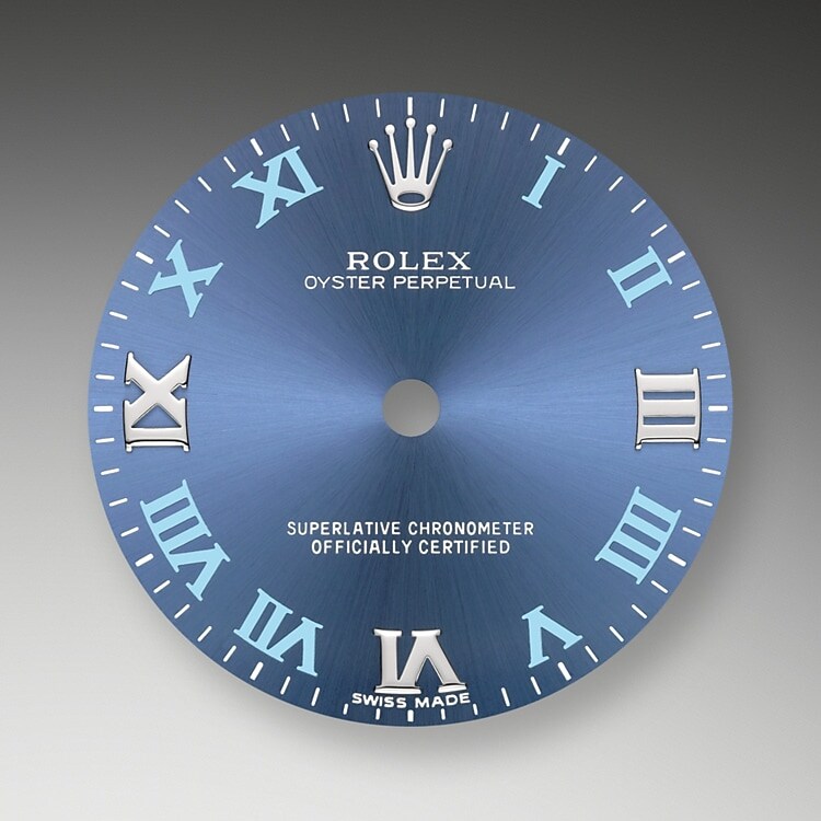 Der Radialschliff auf den Rolex Zifferblättern ist in der Uhrmacherei ein bevorzugtes Verfahren, um Farbe mit einem intensiven Metallton auf das Zifferblatt aufzubringen, wie es bei Silbergrau, Rhodium und Ruthenium der Fall ist.