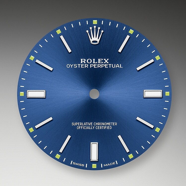 Der Radialschliff auf den Rolex Zifferblättern ist in der Uhrmacherei ein bevorzugtes Verfahren, um Farbe mit einem intensiven Metallton auf das Zifferblatt aufzubringen, wie es bei Silbergrau, Rhodium und Ruthenium der Fall ist.