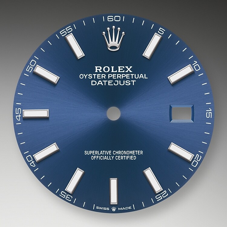 Der Radialschliff auf den Rolex Zifferblättern ist in der Uhrmacherei ein bevorzugtes Verfahren, um Farbe mit einem intensiven Metallton auf das Zifferblatt aufzubringen, wie es bei Silbergrau, Rhodium und Ruthenium der Fall ist. Meistens dient eine galvanische Versilberung als Grundschicht für den Radialschliff. Auf die so vorbereiteten Zifferblätter wird dann eine weitere Farbe aufgetragen. Manchmal werden Farbtöne − wie Champagner − aus mehreren Metallen erzeugt.