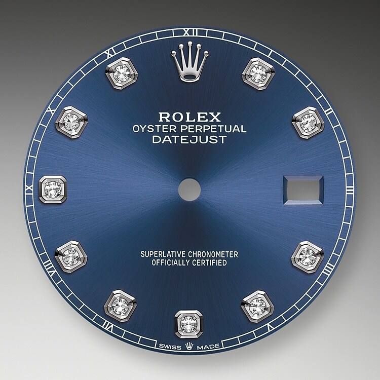 Der Radialschliff auf den Rolex Zifferblättern ist in der Uhrmacherei ein bevorzugtes Verfahren, um Farbe mit einem intensiven Metallton auf das Zifferblatt aufzubringen, wie es bei Silbergrau, Rhodium und Ruthenium der Fall ist.