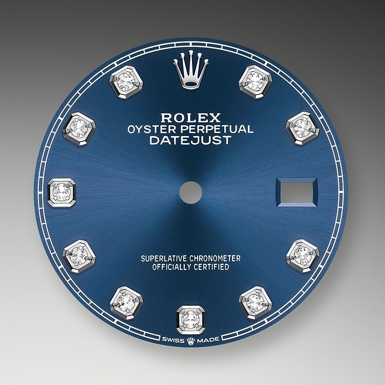 Der Radialschliff auf den Rolex Zifferblättern ist in der Uhrmacherei ein bevorzugtes Verfahren, um Farbe mit einem intensiven Metallton auf das Zifferblatt aufzubringen, wie es bei Silbergrau, Rhodium und Ruthenium der Fall ist.