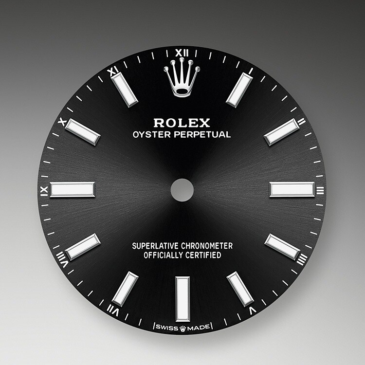 Le cadran confère aux montres Rolex leur apparence caractéristique : il est le premier garant de leur identité et de leur lisibilité. Reconnaissables à leurs index des heures, fabriqués en or afin de ne jamais ternir, tous les cadrans Rolex sont mis au point et fabriqués en interne, en grande partie à la main pour un résultat parfait.
