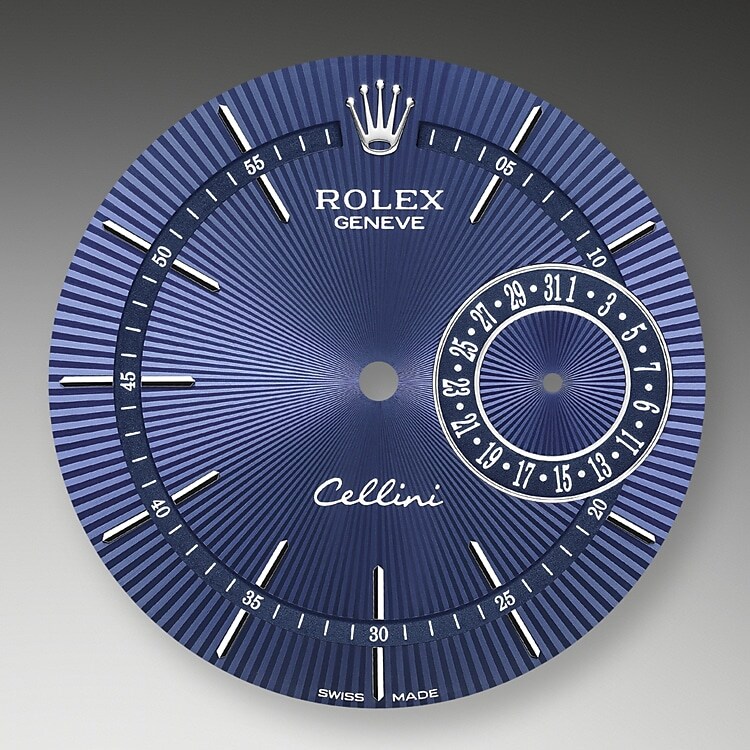 Su esfera grabada magnifica los códigos atemporales del clasicismo relojero, reinterpretándolos con una elegante modernidad. Los estilizados y alargados índices en aplique poseen una separación en medio para el paso de la minutería, que está desplazada hacia una posición media al alcance de las agujas. Como en todos los relojes Rolex, los apliques y la corona de Rolex están fabricados en oro de 18 quilates.