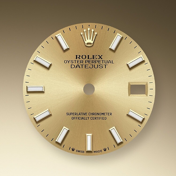 Le cadran confère aux montres Rolex leur apparence caractéristique : il est le premier garant de leur identité et de leur lisibilité. Reconnaissables à leurs index des heures, fabriqués en or afin de ne jamais ternir, tous les cadrans Rolex sont mis au point et fabriqués en interne, en grande partie à la main pour un résultat parfait.