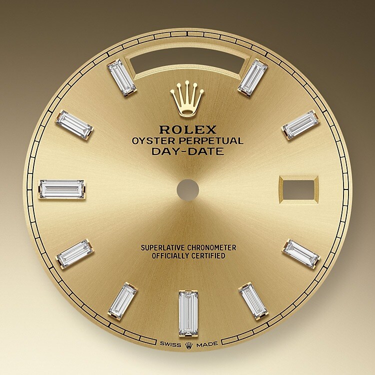 Das Zifferblatt verleiht einer Rolex Armbanduhr ein Gesicht sowie eine eigene Identität und sorgt überdies für perfekte Ablesbarkeit. Jedes Rolex Zifferblatt wird im eigenen Hause kreiert und fast vollständig in Handarbeit hergestellt, um seine Perfektion zu garantieren. Charakteristisches Merkmal sind die Indizes, die stets aus Gold gefertigt werden, um ihr Anlaufen zu verhindern.