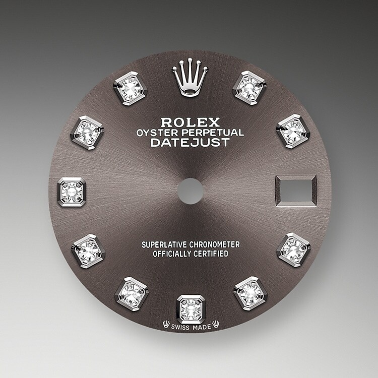 El acabado tipo sol crea delicados reflejos de luz en muchas esferas de la colección Oyster Perpetual. Se obtiene utilizando técnicas magistrales de cepillado que crean surcos que salen del centro de la esfera.