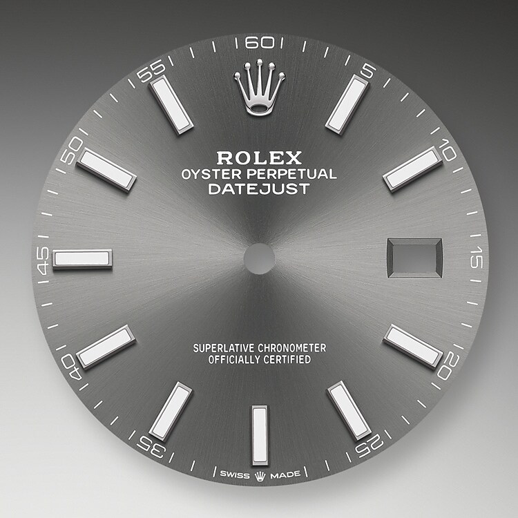 En relojería, el acabado tipo rayos de sol en las esferas Rolex es un método predominante para conseguir esferas de un color metálico puro, como tonos de gris plateado, rodio o rutenio.
