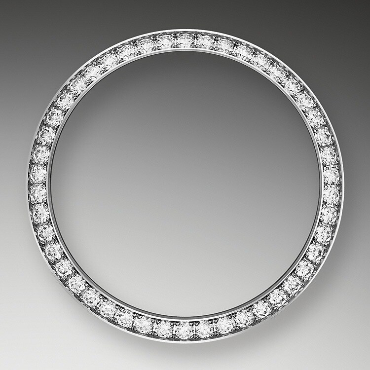 Gem-setters, like sculptors, finely carve the precious metal to hand-shape the seat in which each gemstone will be perfectly lodged. With the art and craft of a jeweller, the stone is placed and meticulously aligned with the others, then firmly secured in its gold or platinum setting. Besides the intrinsic quality of the stones, several other criteria contribute to the beauty of Rolex gem-setting: the precise alignment of the height of the gems, their orientation and position, the regularity, strength and proportions of the setting as well as the intricate finishing of the metalwork. A sparkling symphony to enhance the watch and enchant the wearer.