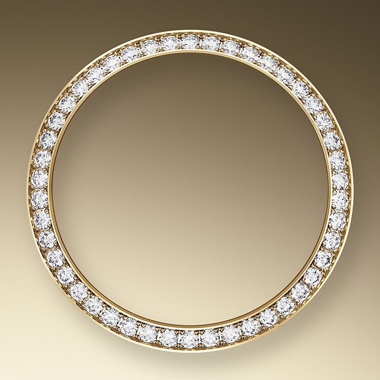 Gem-setters, like sculptors, finely carve the precious metal to hand-shape the seat in which each gemstone will be perfectly lodged. With the art and craft of a jeweller, the stone is placed and meticulously aligned with the others, then firmly secured in its gold or platinum setting. Besides the intrinsic quality of the stones, several other criteria contribute to the beauty of Rolex gem-setting: the precise alignment of the height of the gems, their orientation and position, the regularity, strength and proportions of the setting as well as the intricate finishing of the metalwork. A sparkling symphony to enhance the watch and enchant the wearer.