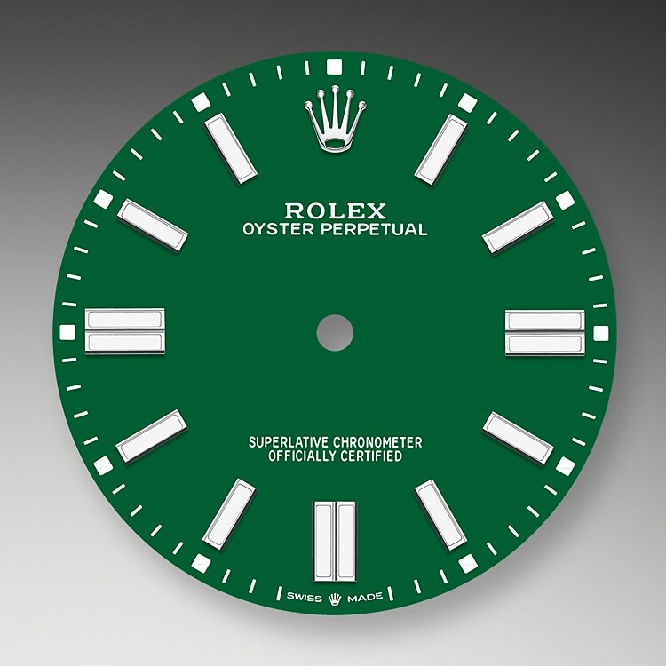 Le cadran confère aux montres Rolex leur apparence caractéristique : il est le premier garant de leur identité et de leur lisibilité. Reconnaissables à leurs index des heures, fabriqués en or afin de ne jamais ternir, tous les cadrans Rolex sont mis au point et fabriqués en interne, en grande partie à la main pour un résultat parfait.