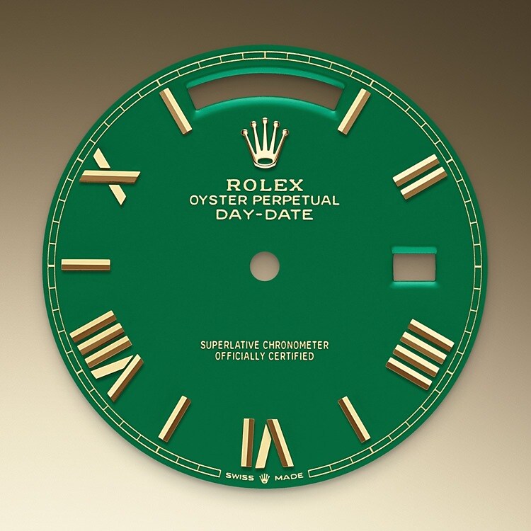 Lacquer combines almost limitless freedom of colour with intensity and a smooth finish. The lacquering technique consists of successively depositing six thin layers of lacquer on a brass base plate. A colourless varnish is then applied to give the colour or shade all of its depth and shine. Once the varnish is dry, the surface of the dial is polished to magnify the colour; the dial is then ready to be pad printed and receive its appliques.