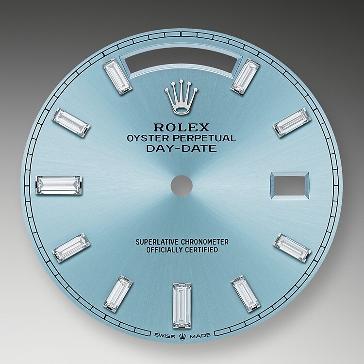 Das eisblaue Zifferblatt ist das dezente und exklusive Markenzeichen einer Rolex Platinuhr. Rolex verwendet Platin, das edelste unter den Metallen für die feinsten Armbanduhren.