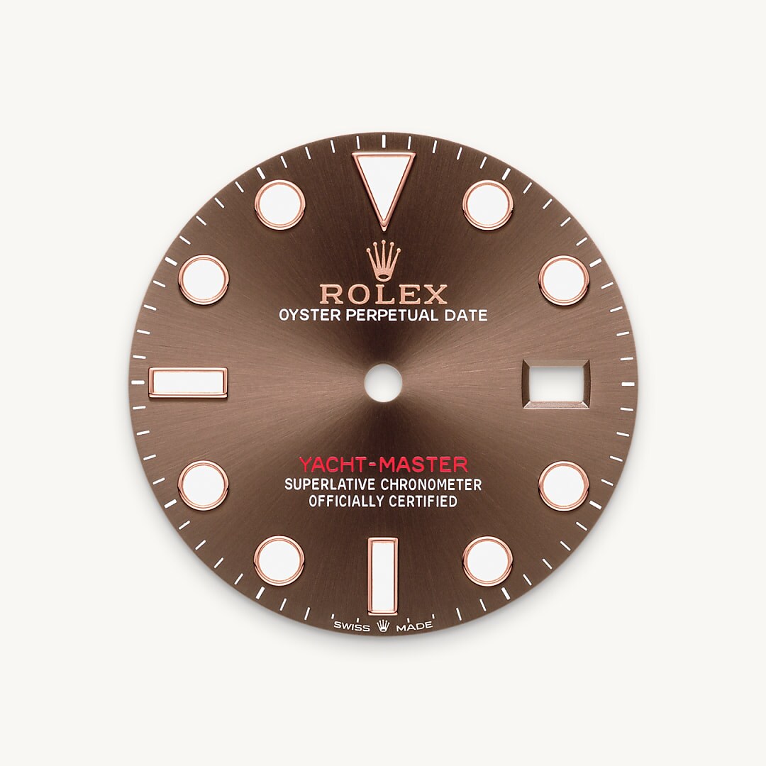 Schokoladen­­farbenes Zifferblatt