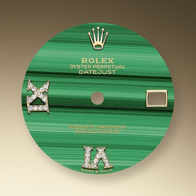 Malachit ist ein natürlicher Schmuckstein, der bei Rolex bereits in der Vergangenheit an bestimmten Zifferblättern eingesetzt wurde, beispielsweise bei dem Cellini Modell von 1976 und bei den Oyster Armbanduhren der frühen 1980er-Jahre.