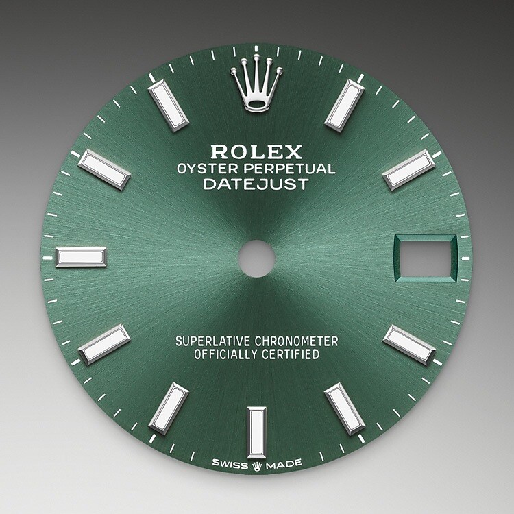 The sunray finish creates delicate light reflections on many dials in the Oyster Perpetual collection. It is obtained using masterful brushing techniques that create grooves running outwards from the centre of the dial. Light is diffused consistently along each engraving, creating a characteristic subtle glow that moves depending on the position of the wrist. Once the sunray finish has been completed, the dial colour is applied using Physical Vapour Deposition or electroplating. A light coat of varnish gives the dial its final look.