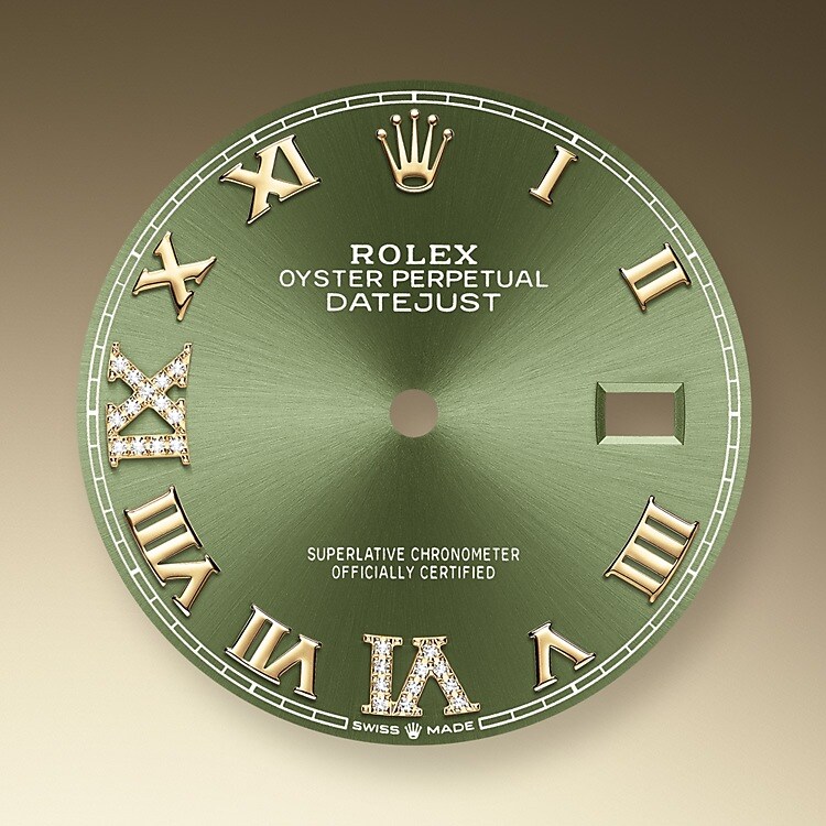 Das Zifferblatt verleiht einer Rolex Armbanduhr ein Gesicht sowie eine eigene Identität und sorgt überdies für perfekte Ablesbarkeit. Jedes Rolex Zifferblatt wird im eigenen Hause kreiert und fast vollständig in Handarbeit hergestellt, um seine Perfektion zu garantieren. Charakteristisches Merkmal sind die Indizes, die stets aus Gold gefertigt werden, um ihr Anlaufen zu verhindern.