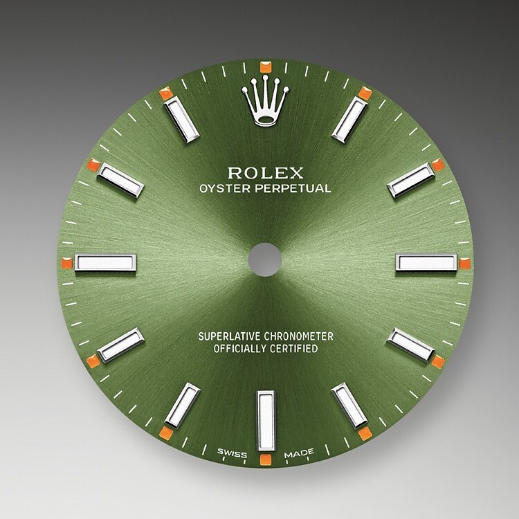 Der Radialschliff auf den Rolex Zifferblättern ist in der Uhrmacherei ein bevorzugtes Verfahren, um Farbe mit einem intensiven Metallton auf das Zifferblatt aufzubringen, wie es bei Silbergrau, Rhodium und Ruthenium der Fall ist.