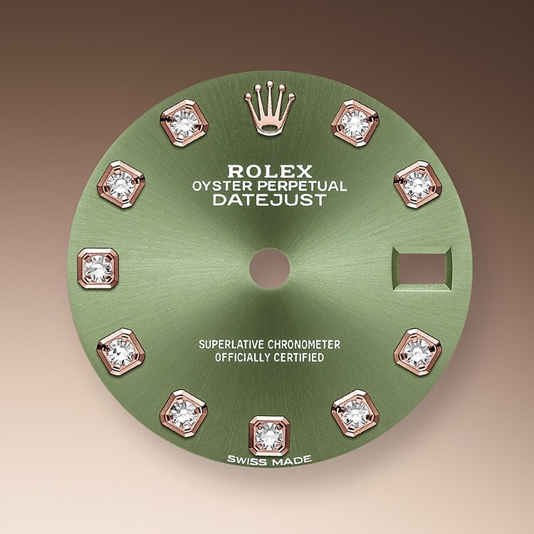 Der Radialschliff auf den Rolex Zifferblättern ist in der Uhrmacherei ein bevorzugtes Verfahren, um Farbe mit einem intensiven Metallton auf das Zifferblatt aufzubringen, wie es bei Silbergrau, Rhodium und Ruthenium der Fall ist.