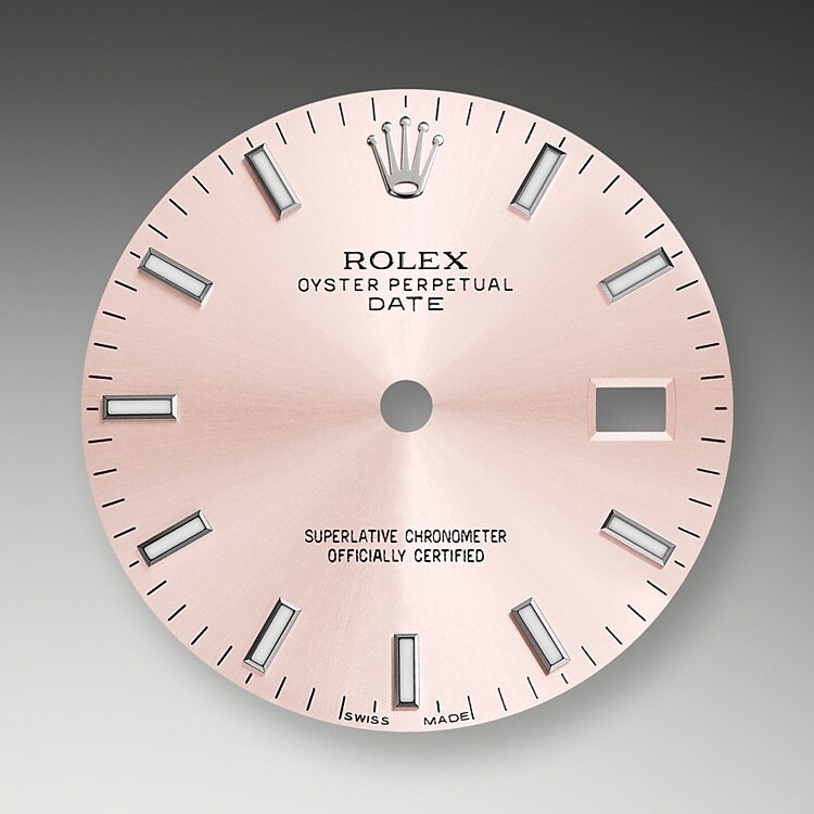 Der Radialschliff auf den Rolex Zifferblättern ist in der Uhrmacherei ein bevorzugtes Verfahren, um Farbe mit einem intensiven Metallton auf das Zifferblatt aufzubringen, wie es bei Silbergrau, Rhodium und Ruthenium der Fall ist.
