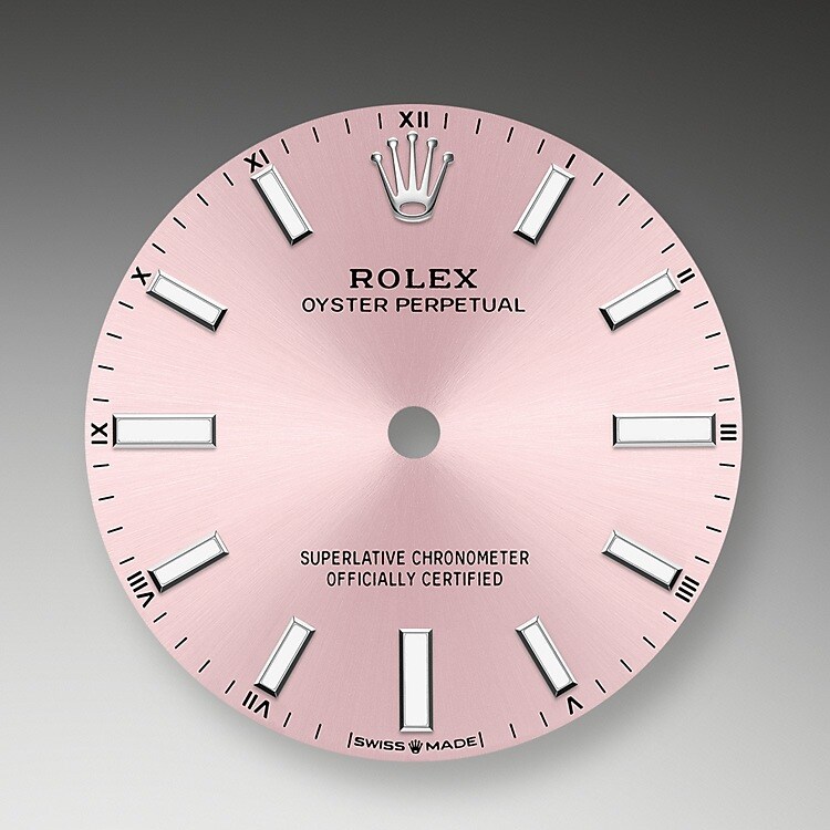 Le cadran confère aux montres Rolex leur apparence caractéristique : il est le premier garant de leur identité et de leur lisibilité. Reconnaissables à leurs index des heures, fabriqués en or afin de ne jamais ternir, tous les cadrans Rolex sont mis au point et fabriqués en interne, en grande partie à la main pour un résultat parfait.