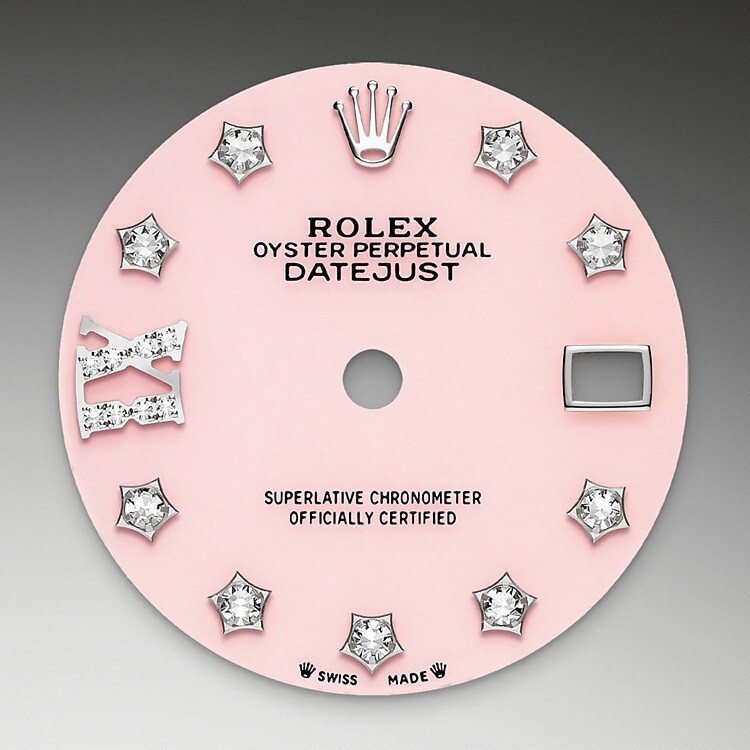 This dial features diamonds in 18 ct gold settings and a Roman IX in 18 ct gold, set with 8 diamonds. Rolex has developed special expertise in the creation of dials made from decorative stone, such as pink opal. The stone discs destined for the dials are cut from a block of raw material. Only those whose colour and structure fully satisfy the brand’s exacting aesthetic requirements are selected. They will grace the dial of a Rolex watch, conferring it with a unique personality.