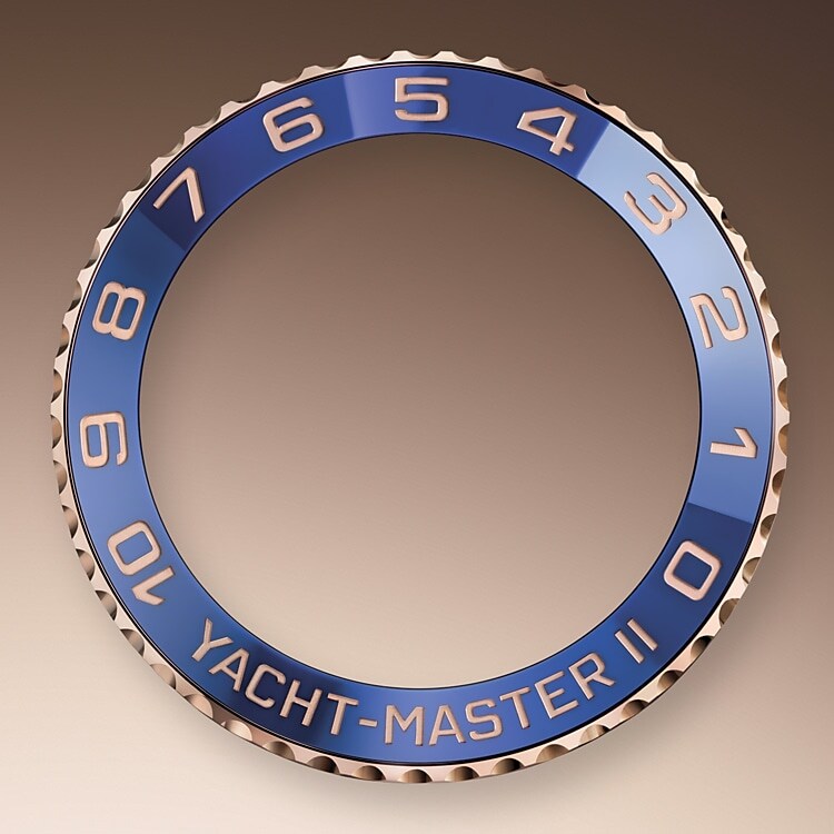 Rolex hat viel Aufwand betrieben, Sinn und Zweck einer Lünette neu zu definieren – und es dabei zur Perfektion gebracht. Üblicherweise besteht zwischen einer Lünette und dem Inneren einer Uhr keine Verbindung, doch die Ring-Command-Lünette des Yacht-Master II Regatta-Chronographen hebt diese Trennung auf.