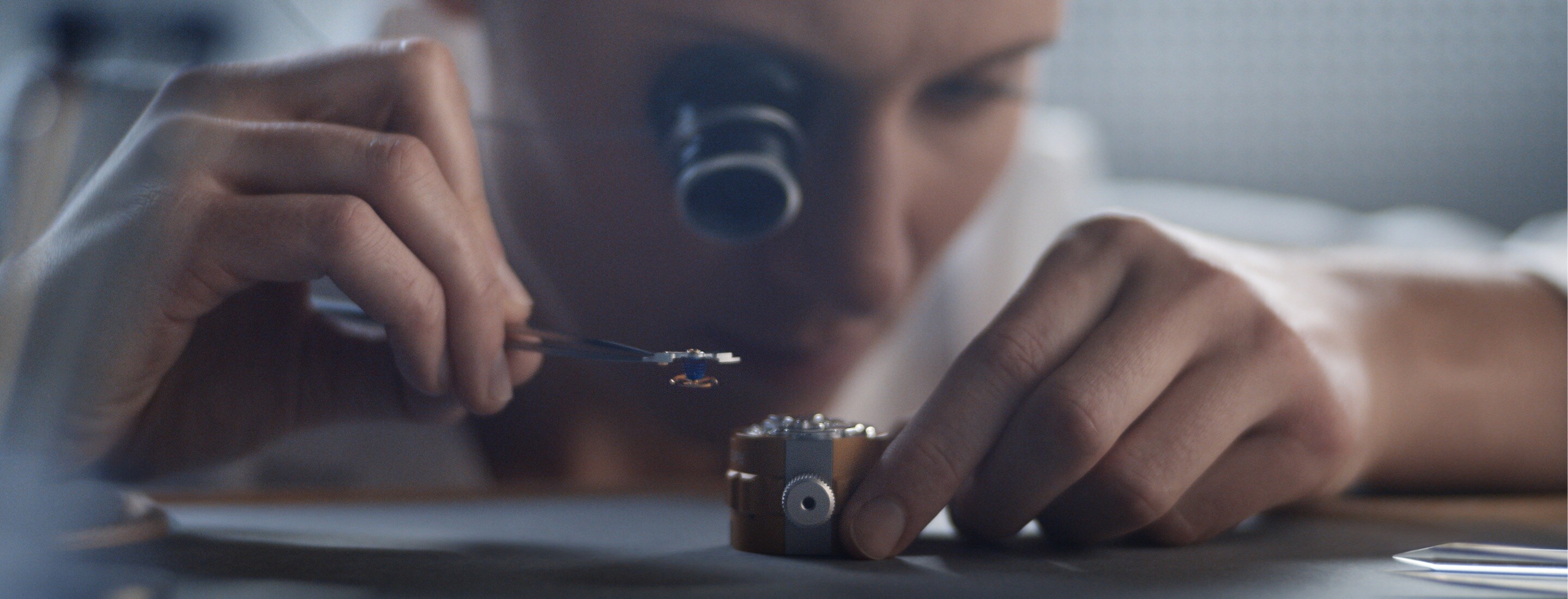 Watchmaker Using Microscope Rolex Watchmaking Know-how | Jeweler Wempe