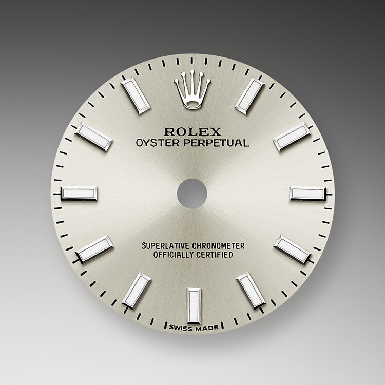 Der Radialschliff auf den Rolex Zifferblättern ist in der Uhrmacherei ein bevorzugtes Verfahren, um Farbe mit einem intensiven Metallton auf das Zifferblatt aufzubringen, wie es bei Silbergrau, Rhodium und Ruthenium der Fall ist.