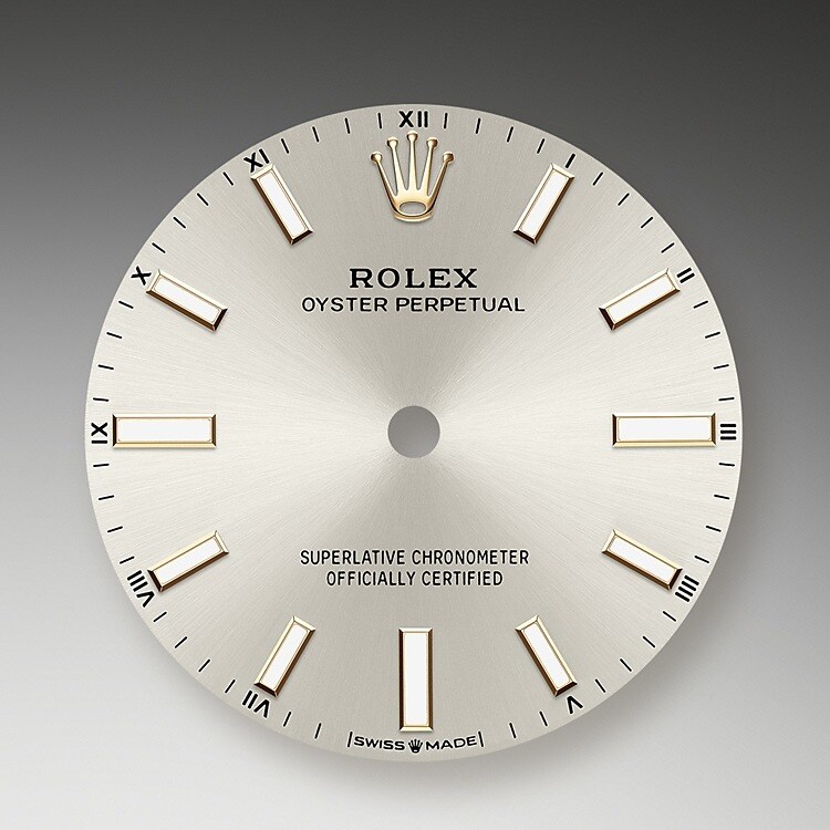 Das Zifferblatt verleiht einer Rolex Armbanduhr ein Gesicht sowie eine eigene Identität und sorgt überdies für perfekte Ablesbarkeit. Jedes Rolex Zifferblatt wird im eigenen Hause kreiert und fast vollständig in Handarbeit hergestellt, um seine Perfektion zu garantieren. Charakteristisches Merkmal sind die Indizes, die stets aus Gold gefertigt werden, um ihr Anlaufen zu verhindern.