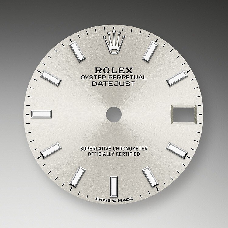 Der Radialschliff auf den Rolex Zifferblättern ist in der Uhrmacherei ein bevorzugtes Verfahren, um Farbe mit einem intensiven Metallton auf das Zifferblatt aufzubringen, wie es bei Silbergrau, Rhodium und Ruthenium der Fall ist.