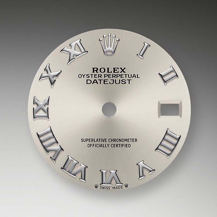Le cadran confère aux montres Rolex leur apparence caractéristique : il est le premier garant de leur identité et de leur lisibilité. Reconnaissables à leurs index des heures, fabriqués en or afin de ne jamais ternir, tous les cadrans Rolex sont mis au point et fabriqués en interne, en grande partie à la main pour un résultat parfait.