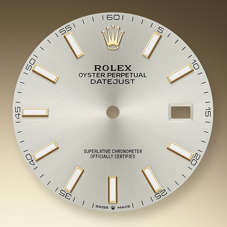 Der Radialschliff auf den Rolex Zifferblättern ist in der Uhrmacherei ein bevorzugtes Verfahren, um Farbe mit einem intensiven Metallton auf das Zifferblatt aufzubringen, wie es bei Silbergrau, Rhodium und Ruthenium der Fall ist.
