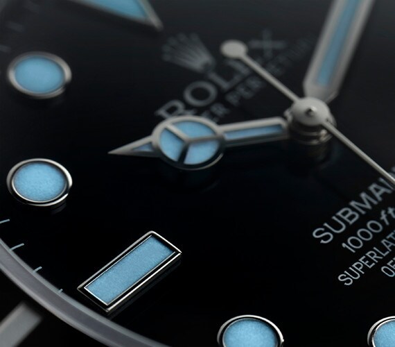 Chromalight-Anzeige auf dem Zifferblatt der Rolex Submariner