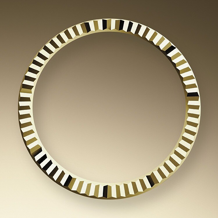 The Rolex fluted bezel is a mark of distinction. Originally, the fluting of the Oyster bezel had a functional purpose: it served to screw the bezel onto the case helping to ensure the waterproofness of the watch. It was therefore identical to the fluting on the case back, which was also screwed onto the case for waterproofness, using specific Rolex tools. Over time, the fluting became an aesthetic element, a genuine Rolex signature feature. Today the fluted bezel is a mark of distinction, in gold on this Lady-Datejust.