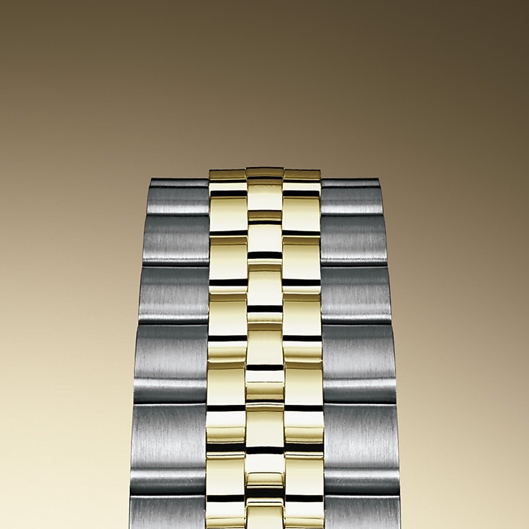 Bei Design, Entwicklung und Produktion der Armbänder und Schließen von Rolex sowie bei der rigorosen Qualitätsprüfung, der sie unterzogen werden, kommen hochtechnologische Verfahren zum Tragen. Und wie alle Bestandteile der Armbanduhr werden auch diese Komponenten Sichtkontrollen unterzogen, bei denen das menschliche Auge alle ästhetischen Merkmale genau überprüft, um makellose Schönheit zu gewährleisten. Das fünfreihige Jubilee-Metallband mit fließenden Konturen und hohem Tragekomfort wurde eigens für die Einführung der Oyster Perpetual Datejust im Jahr 1945 konzipiert.