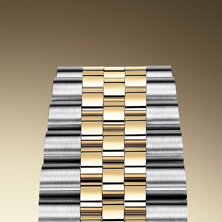 The design, development and production of Rolex bracelets and clasps, as well as the stringent tests they face, involve advanced high technology. And, as with all the components of the watch, aesthetic controls by the human eye guarantee impeccable beauty. The Jubilee, a supple and comfortable five-piece link metal bracelet, was designed and made especially for the launch of the Oyster Perpetual Datejust in 1945.