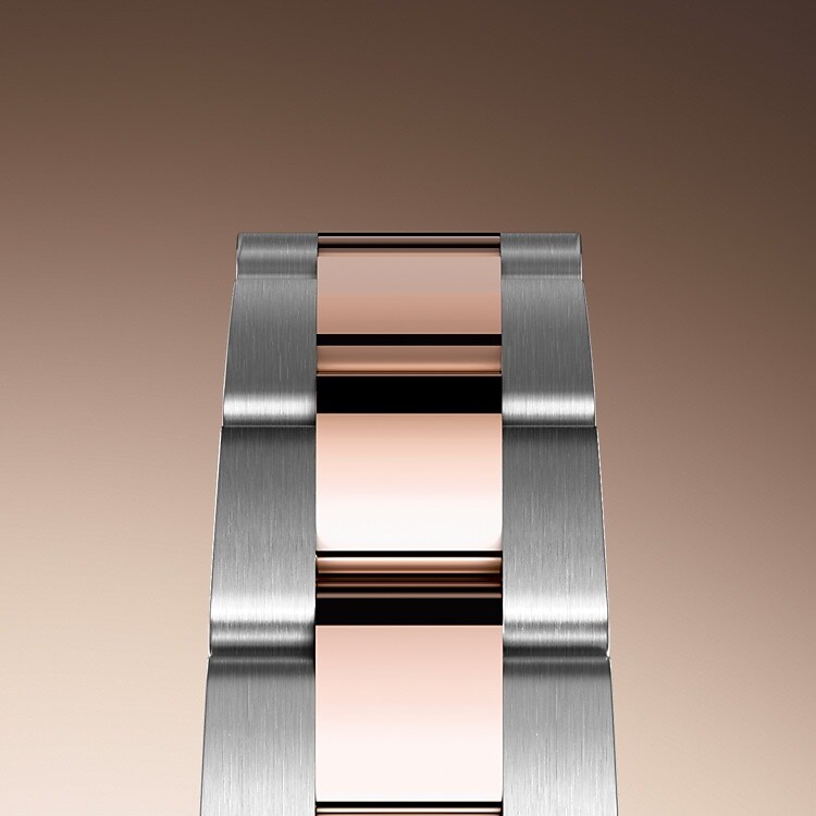 The Oyster bracelet is a perfect alchemy of form and function, aesthetics and technology, designed to be both robust and comfortable. It is equipped with an Oysterclasp and the Easylink comfort extension link, also exclusive to Rolex. This ingenious system allows the wearer to increase the bracelet length by approximately 5 mm, providing additional comfort in any circumstance.