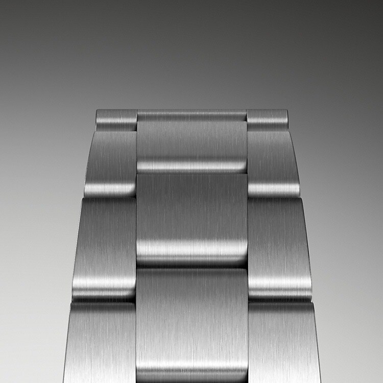 The Oyster bracelet is a perfect alchemy of form and function, aesthetics and technology. First introduced in the late 1930s, this particularly robust and comfortable metal bracelet with its broad, flat three-piece links remains the most universal bracelet in the Oyster collection. For the Oyster Perpetual models the Oyster bracelet is fitted with an Oysterclasp.