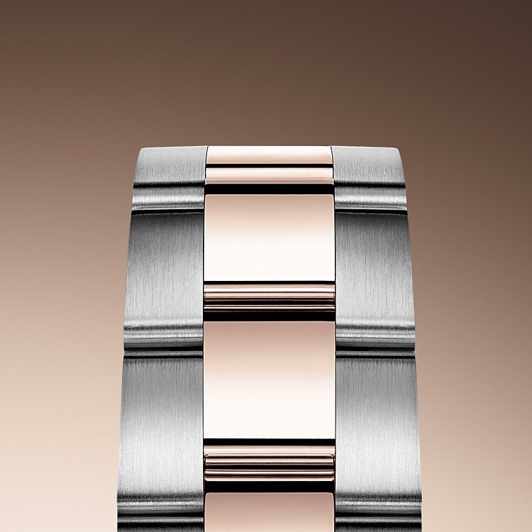 The Oyster bracelet is a perfect alchemy of form and function, aesthetics and technology, designed to be both robust and comfortable. It is equipped with an Oysterclasp and the Easylink comfort extension link, also exclusive to Rolex. This ingenious system allows the wearer to increase the bracelet length by approximately 5 mm, providing additional comfort in any circumstance.