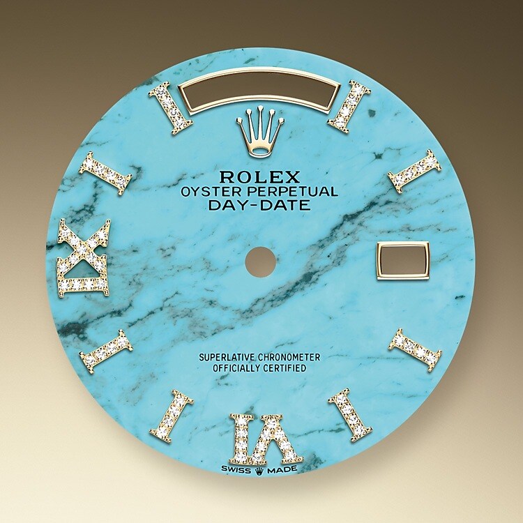 Le cadran confère aux montres Rolex leur apparence caractéristique : il est le premier garant de leur identité et de leur lisibilité. Reconnaissables à leurs index des heures, fabriqués en or afin de ne jamais ternir, tous les cadrans Rolex sont mis au point et fabriqués en interne, en grande partie à la main pour un résultat parfait.