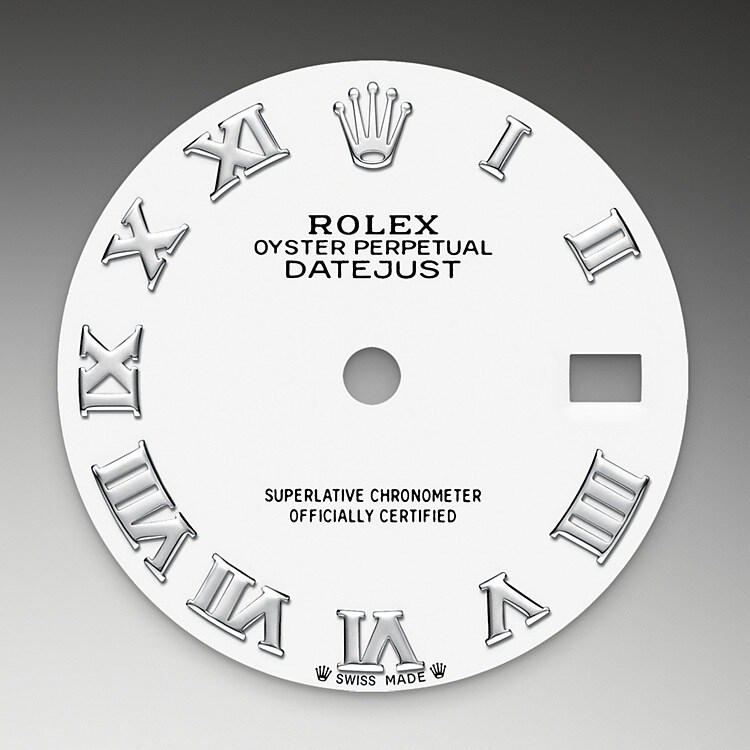 Lacquer combines almost limitless freedom of colour with intensity and a smooth finish. The lacquering technique consists of successively depositing six thin layers of lacquer on a brass base plate. A colourless varnish is then applied to give the colour or shade all of its depth and shine. Once the varnish is dry, the surface of the dial is polished to magnify the colour; the dial is then ready to be pad printed and receive its appliques.