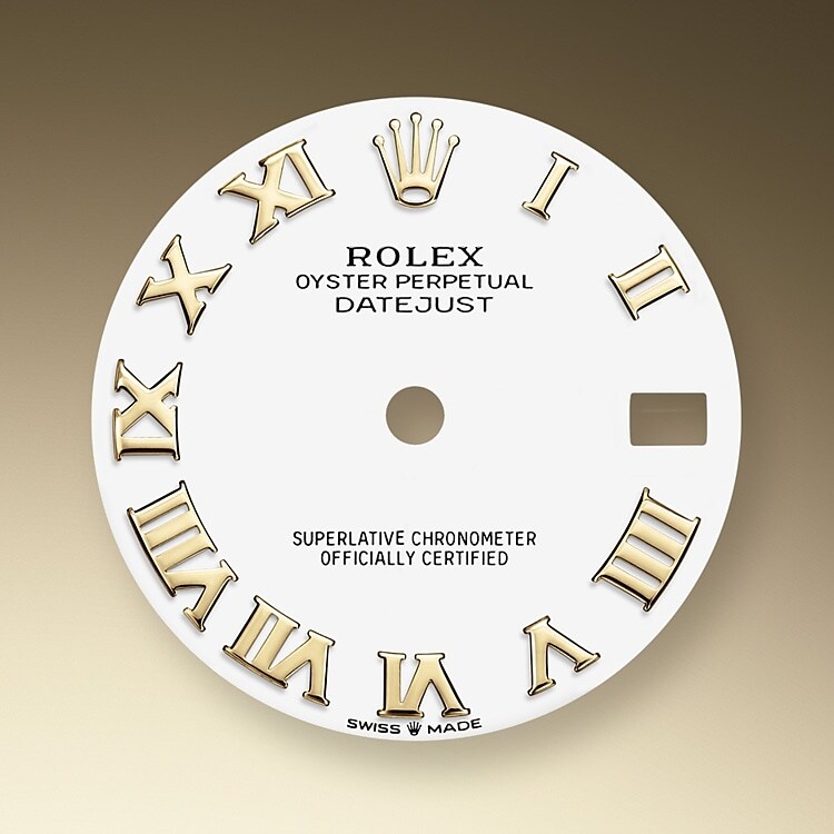 Le cadran confère leur apparence caractéristique aux montres Rolex : il est le premier responsable de leur identité et de leur lisibilité. Reconnaissables à leurs index des heures, fabriqués en or 18 ct afin de ne jamais ternir, tous les cadrans Rolex sont mis au point et fabriqués en interne, en grande partie à la main pour un résultat parfait.